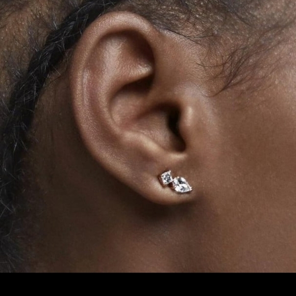 Swarovski Trendy Crystal Stud Earrings - Picture 3 of 9